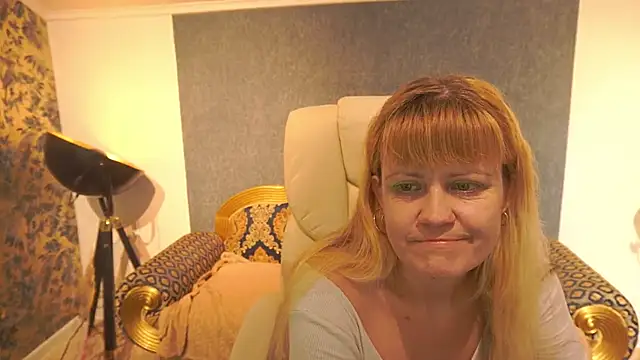 Snapshot of BellaLaPetit chatting on 13, 5, 2026 BellaLaPetit online show from 13, 5, 2026
