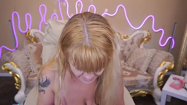 BellaLaPetit online show from 3, 11, 2025