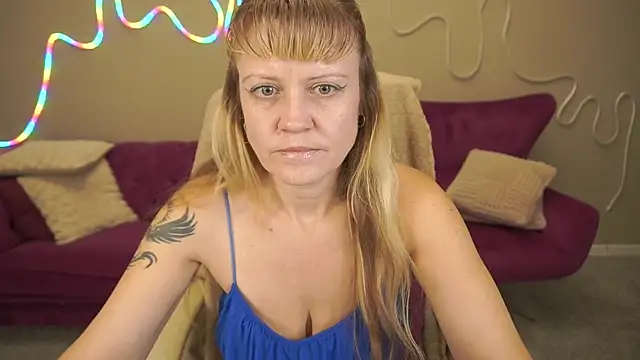 BellaLaPetit online show from 23, 9, 2025