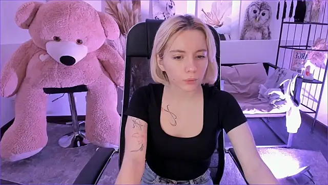 AuroraWrenfield online show from 2, 12, 2025