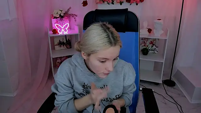 AuroraWrenfield online show from 9, 9, 2025