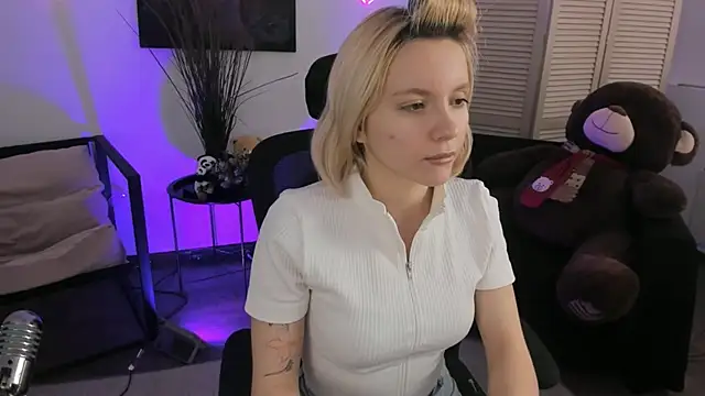 AuroraWrenfield online show from 2, 2, 2026