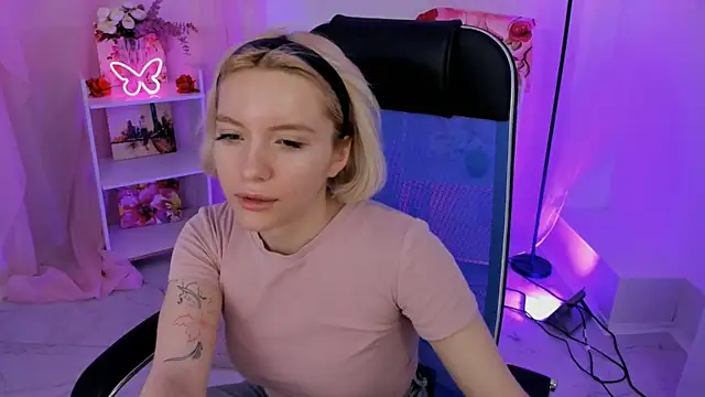 AuroraWrenfield online show from 5, 11, 2025