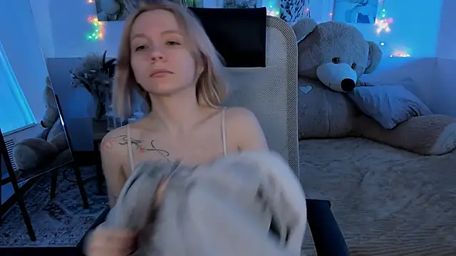 AuroraWrenfield online show from 17, 2, 2026