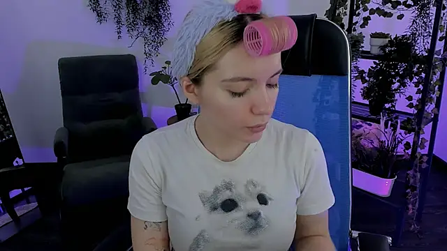 AuroraWrenfield online show from 8, 4, 2026