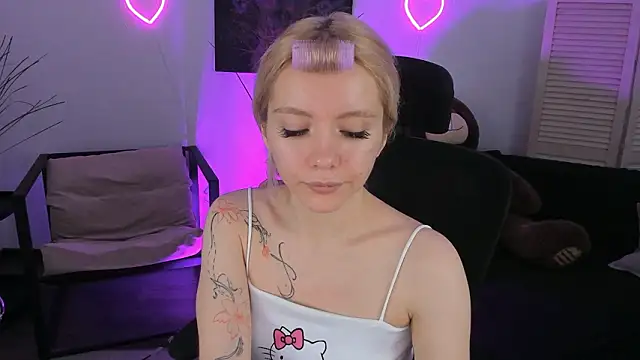 AuroraWrenfield online show from 2, 3, 2026