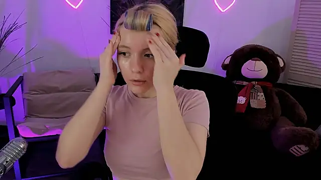 AuroraWrenfield online show from 16, 3, 2026