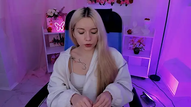 AuroraWrenfield online show from 23, 9, 2025