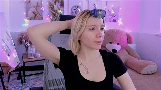 AuroraWrenfield online show from 5, 2, 2026