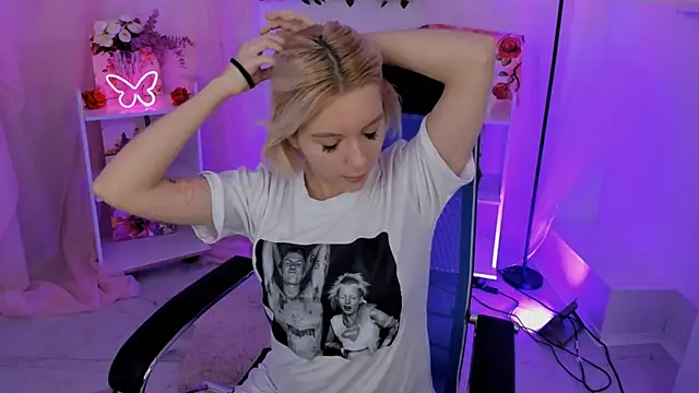 AuroraWrenfield online show from 6, 11, 2025