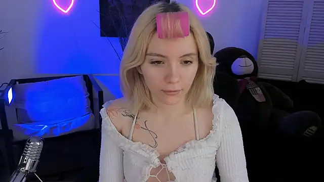 AuroraWrenfield online show from 2, 4, 2026