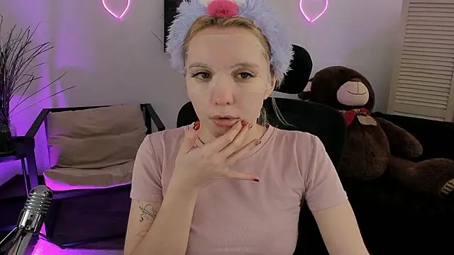 AuroraWrenfield online show from 9, 3, 2026