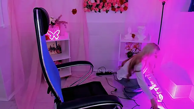 AuroraWrenfield online show from 11, 9, 2025