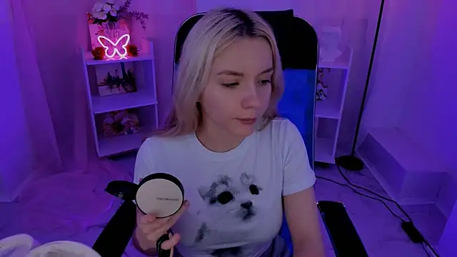 AuroraWrenfield online show from 15, 9, 2025