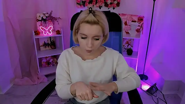 AuroraWrenfield online show from 4, 11, 2025