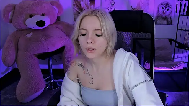 AuroraWrenfield online show from 17, 12, 2025