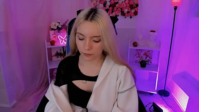 AuroraWrenfield online show from 22, 9, 2025