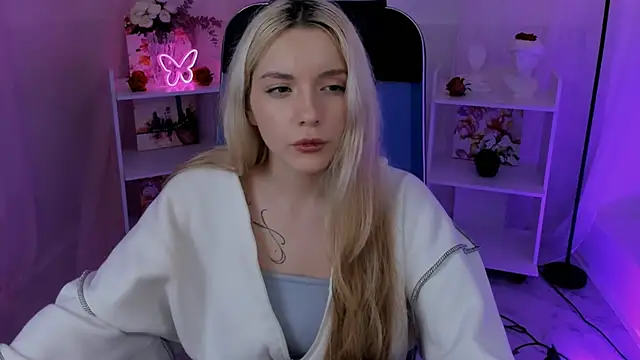 AuroraWrenfield online show from 24, 9, 2025