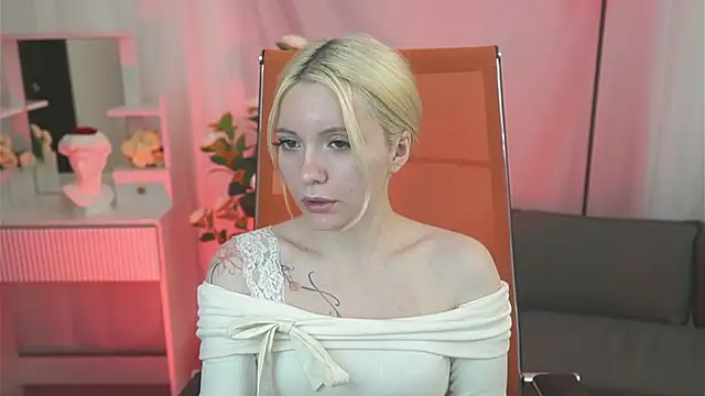 Snapshot of AuroraWrenfield chatting on 13, 5, 2026 AuroraWrenfield online show from 13, 5, 2026