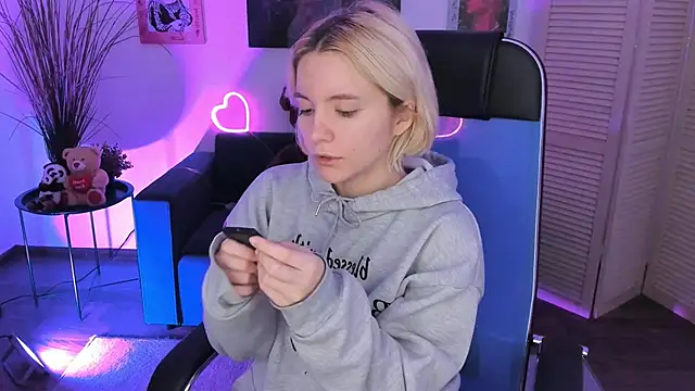 AuroraWrenfield online show from 1, 12, 2025