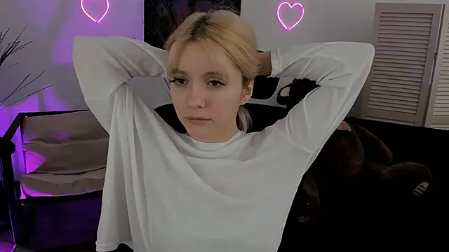 AuroraWrenfield online show from 12, 3, 2026