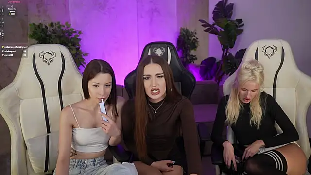 Goldie Flame online show from 18, 9, 2025