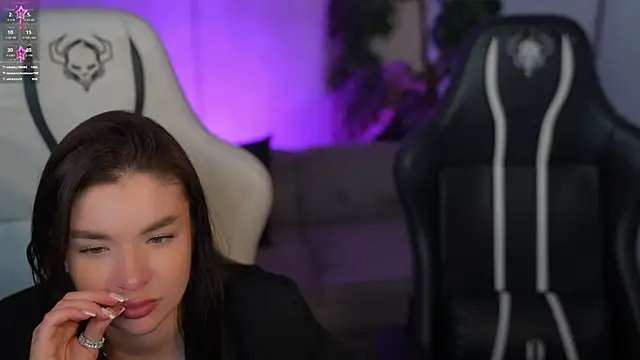 Goldie Flame online show from 17, 11, 2025