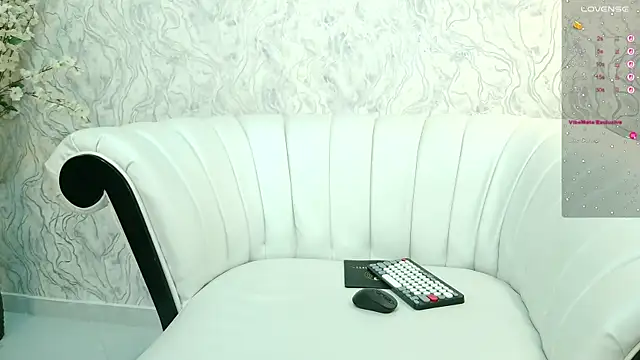 aura sanders1 online show from 11, 11, 2025