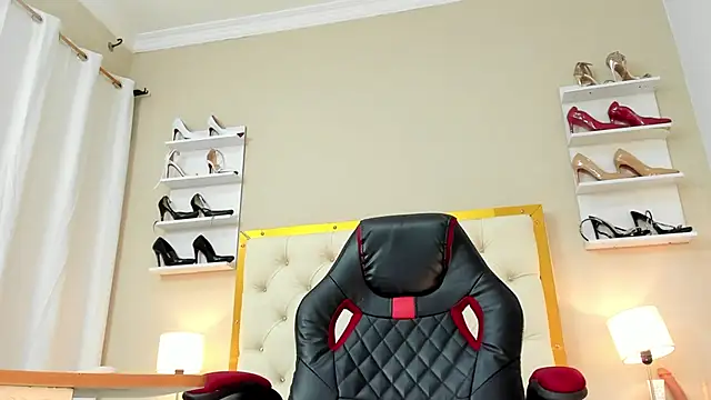 aura sanders1 online show from 19, 9, 2025