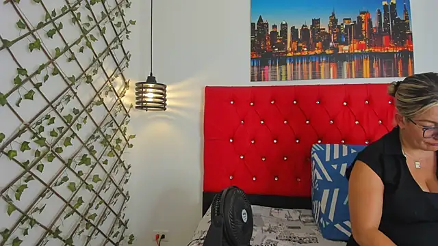 carolinacrus01 online show from 31, 10, 2025