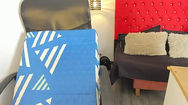 carolinacrus01 online show from 6, 10, 2025