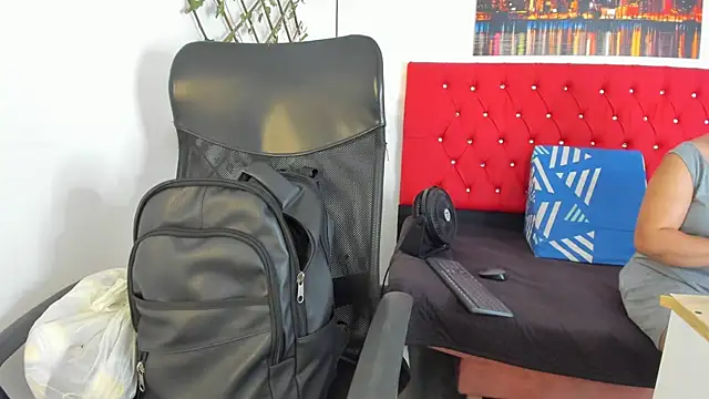 carolinacrus01 online show from 27, 10, 2025