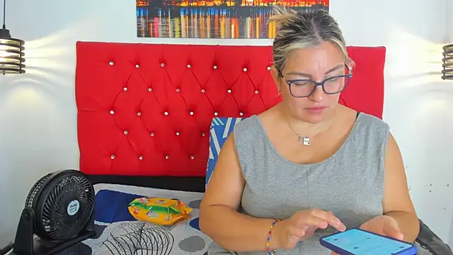 carolinacrus01 online show from 25, 11, 2025