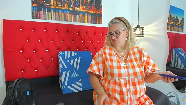 carolinacrus01 online show from 9, 10, 2025