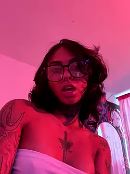 Snapshot of iamkatty_ chatting on 2, 11, 2025 iamkatty online show from 2, 11, 2025