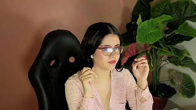 LiLLiAnderson online show from 9, 9, 2025