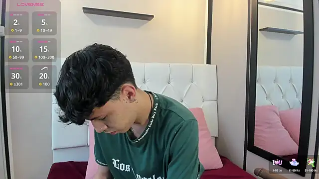 Snapshot of Axel__Evans chatting on 10, 9, 2025 Axel Evans online show from 10, 9, 2025