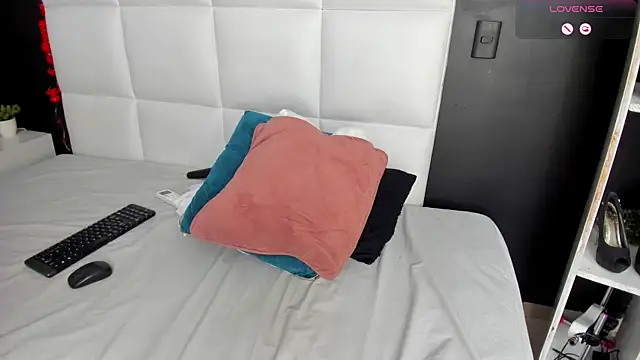 Gigi duran online show from 5, 4, 2026