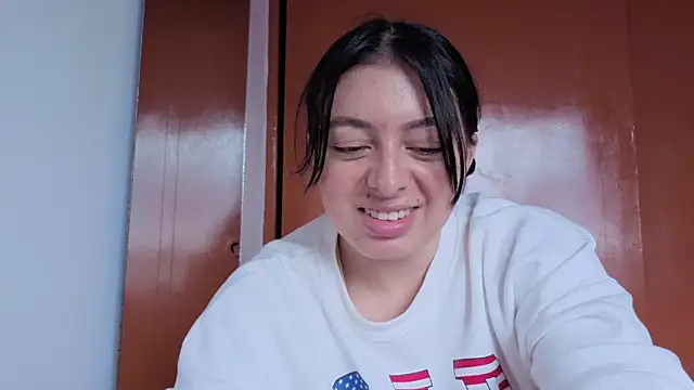 Snapshot of MiaKimky chatting on 27, 10, 2025 MiaKimky online show from 27, 10, 2025