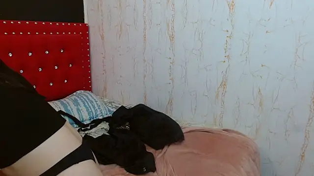 Snapshot of MiaKimky chatting on 4, 10, 2025 MiaKimky online show from 4, 10, 2025