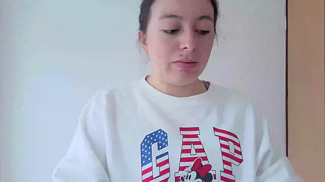 Snapshot of MiaKimky chatting on 8, 10, 2025 MiaKimky online show from 8, 10, 2025