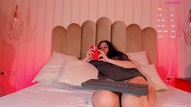 juliie star online show from 4, 6, 2026