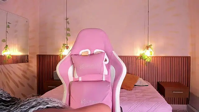 daphne courtis online show from 11, 4, 2026