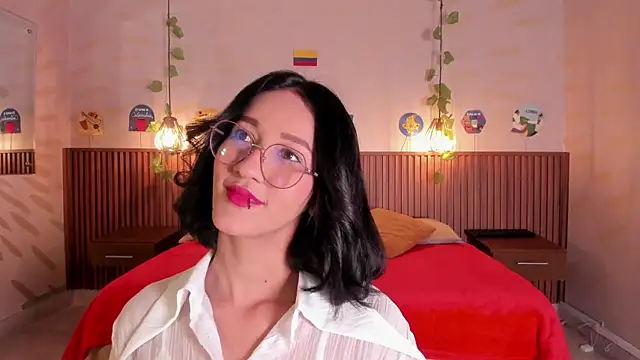 Snapshot of daphne_courtis chatting on 10, 7, 2026 daphne courtis online show from 10, 7, 2026