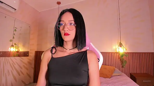 Snapshot of daphne_courtis chatting on 13, 6, 2026 daphne courtis online show from 13, 6, 2026