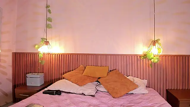 daphne courtis online show from 11, 4, 2026