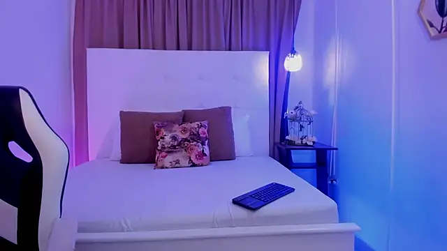 M0lly Beckers online show from 6, 10, 2025