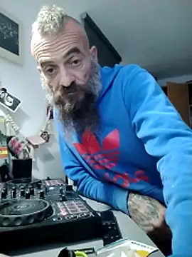 Snapshot of Zk1980 chatting on 26, 10, 2025 Zk1980 online show from 26, 10, 2025