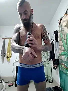 Snapshot of Zk1980 chatting on 11, 11, 2025 Zk1980 online show from 11, 11, 2025