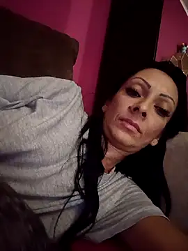 Laryta girl13 online show from 13, 9, 2025